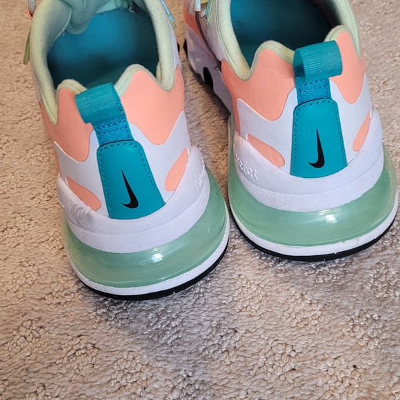 Ladies Nike - Picture 2 of 4